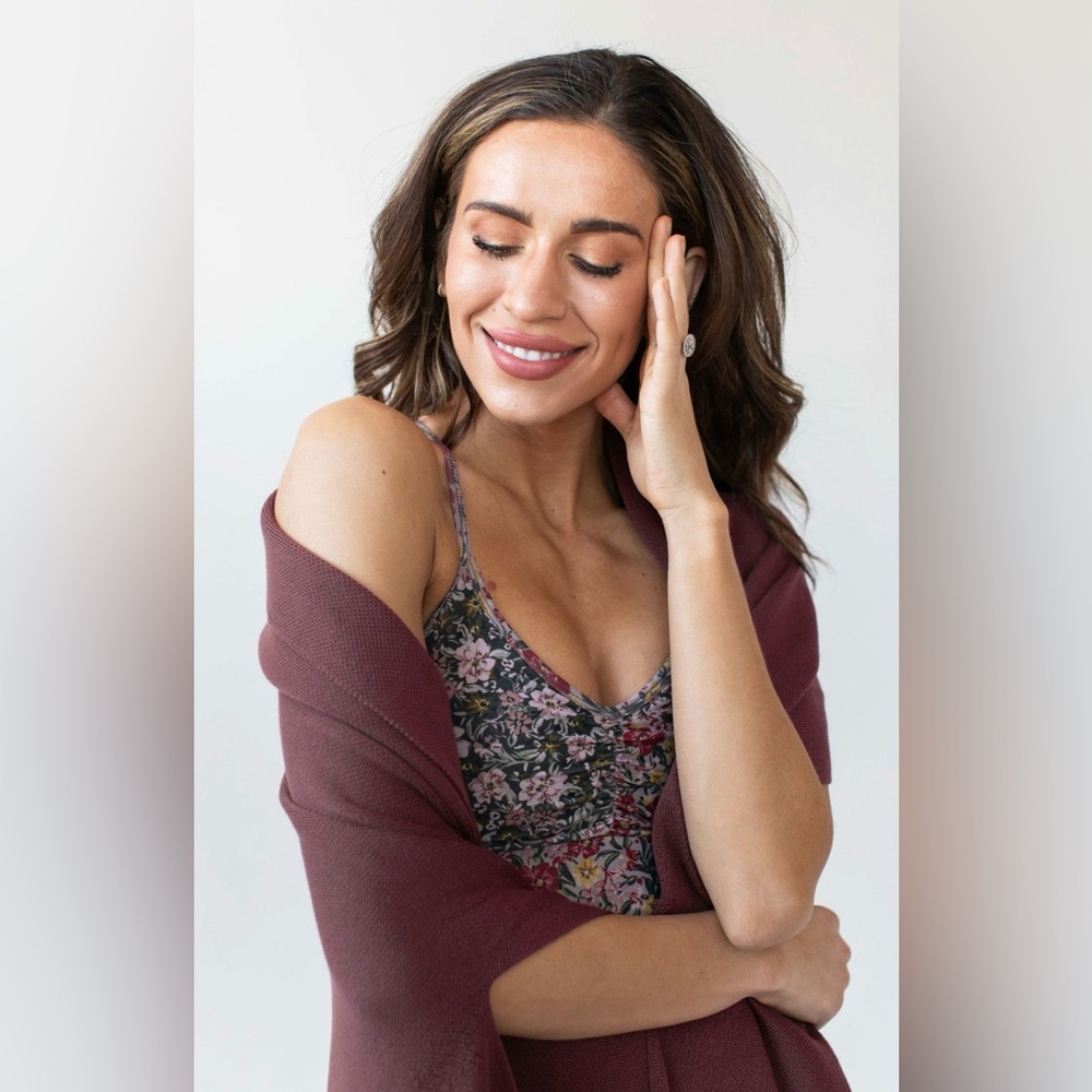 Savvi Amber Sweater Wrap - Picture 5 of 16